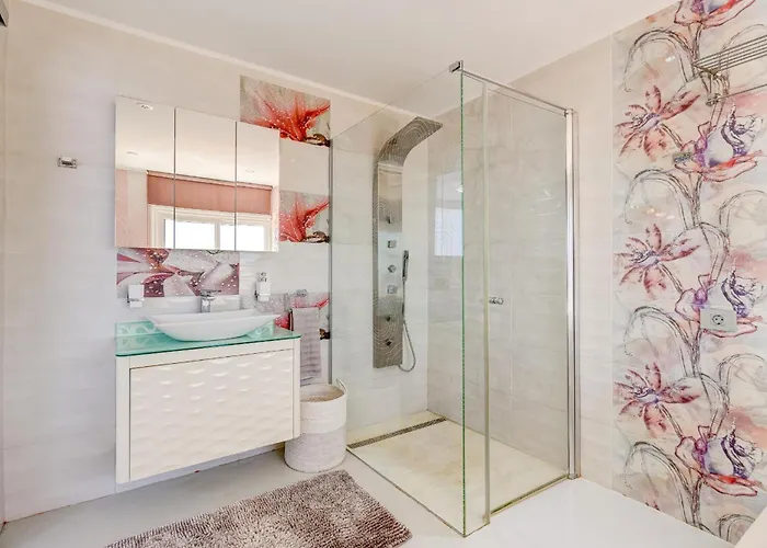 Panoramic Ocean Mountain View 3 Daire