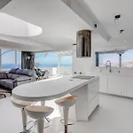 Apartment Panoramic Ocean Mountain View 3