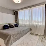 Panoramic Ocean Mountain View 3 *