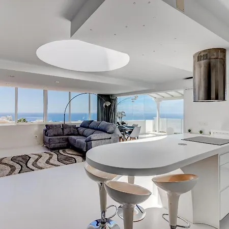 Panoramic Ocean Mountain View 3 Apartment *