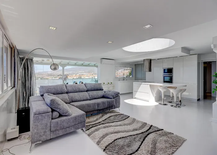 Panoramic Ocean Mountain View 3 *